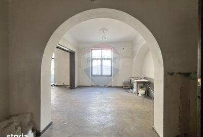 Apartament cu 3 camere în Romană