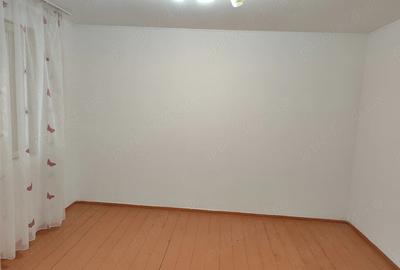 Casă cu 2 camere cu Teren 686 Mp în Central