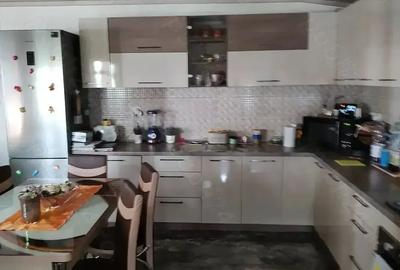 Casă cu 6 camere cu Teren 744 Mp în Vernești
