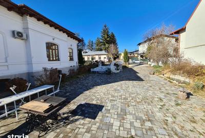 Casă cu Teren 2150 Mp în Central - 1