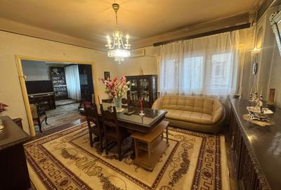 Apartament cu 4 camere circular, mobilat în Universitate