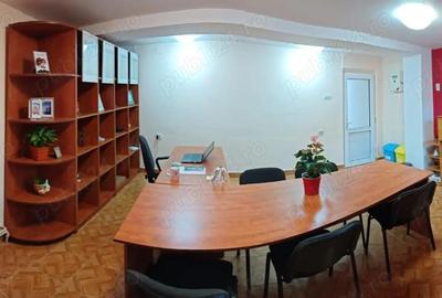 Spațiu comercial, de 22 mp, în Central - 6