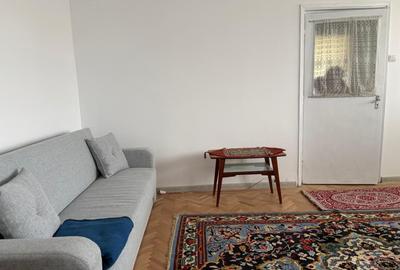 Apartament cu 2 camere semidecomandat, mobilat în 1 Mai