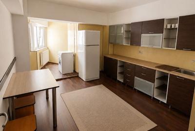 Apartament cu 3 camere decomandat în Ultracentral