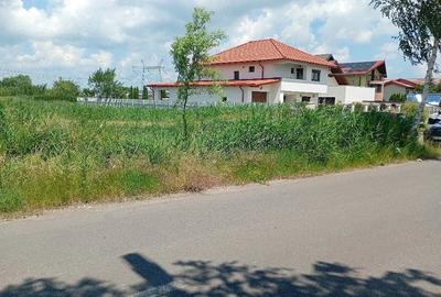 Teren de 1700 mp, în Stupini