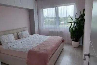 Apartament cu 3 camere semidecomandat, mobilat în Florești
