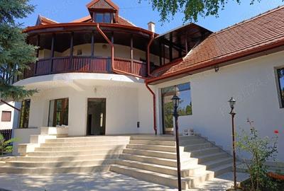 Casă cu 6 camere cu Teren 500 Mp în Păun