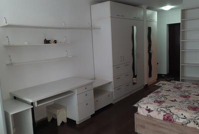 Garsonieră semidecomandată în Titan
