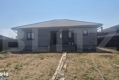 Casă cu 3 camere decomandat cu Teren 950 Mp în Central - 2