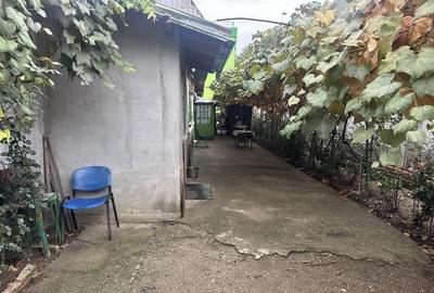 Casă cu 4 camere în 1 Decembrie