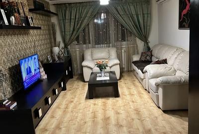 Apartament cu 3 camere decomandat în Exterior Vest