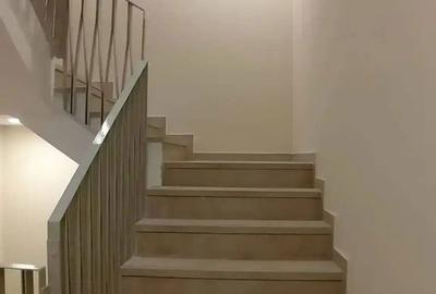 Apartament cu 4 camere în Armeneasca