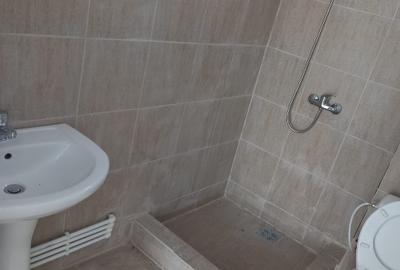 Garsonieră decomandată în