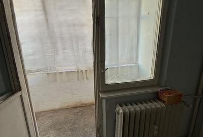 Apartament cu 3 camere semidecomandat în George Enescu