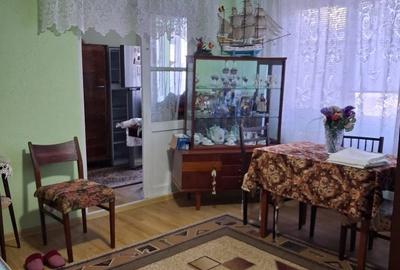Apartament cu 3 camere semidecomandat în Tineretului