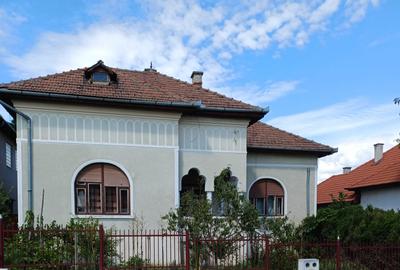 Casă cu 4 camere în Central