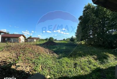 Teren de 1500 mp, în Recea