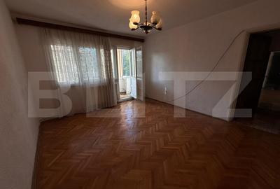 Apartament cu 3 camere semidecomandat în Nord