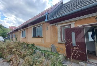 Casă individuală cu 4 camere cu Canalizare în Satulung