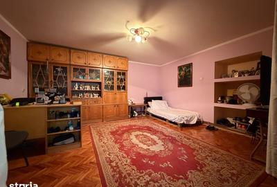 Casă cu 5 camere cu Teren 1840 Mp în Giroc