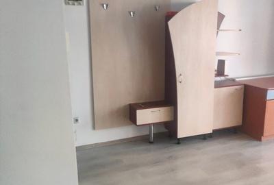 Garsonieră decomandată în Iris