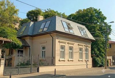 Casă cu 4 camere decomandat în Ultracentral