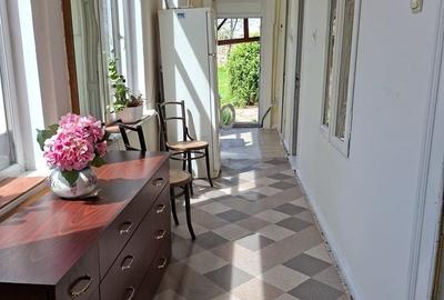 Casă cu 3 camere în Central