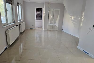 Apartament cu 2 camere decomandat în Casa de Cultură