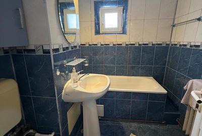 Apartament cu 2 camere decomandat în Micro 20