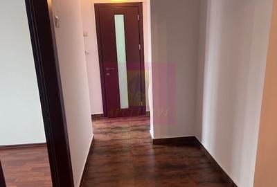 Apartament cu 3 camere decomandat în 1 Mai