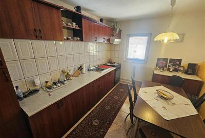 Apartament cu 3 camere decomandat, mobilat în Micro IV - 6