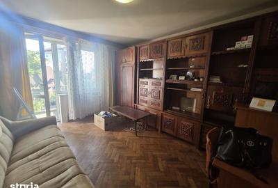 Apartament cu 2 camere decomandat în Tractorul - 12