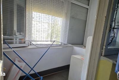 Apartament cu 4 camere semidecomandat în Circumvalațiunii