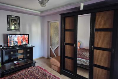 Apartament cu 3 camere decomandat în Steaua