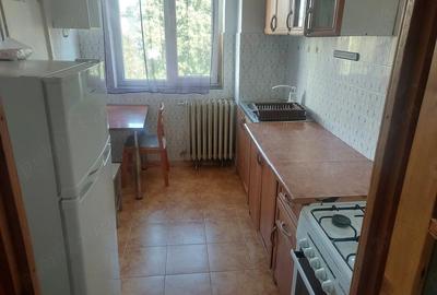 Apartament cu 3 camere semidecomandat în Dacia