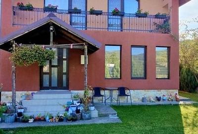 Casă cu 3 camere cu Teren 337 Mp în Central - 2