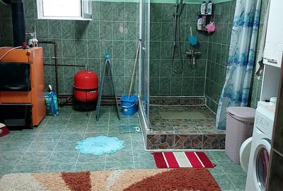 Casă cu 2 camere cu Teren 1500 Mp în Central