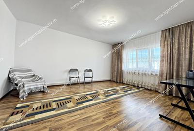 Apartament cu 3 camere decomandat în Micro 20
