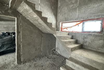 Casă cu 4 camere cu Teren 2300 Mp în Central - 7