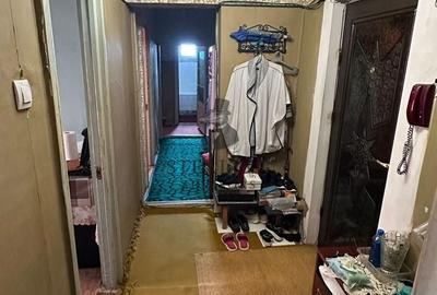 Apartament cu 3 camere, mobilat în Tei