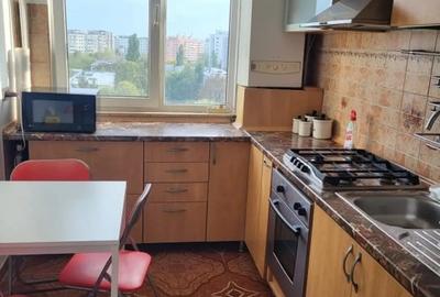 Apartament cu 3 camere semidecomandat, mobilat în Titan - 2