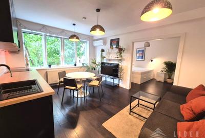 Apartament cu 2 camere decomandat, mobilat în Central