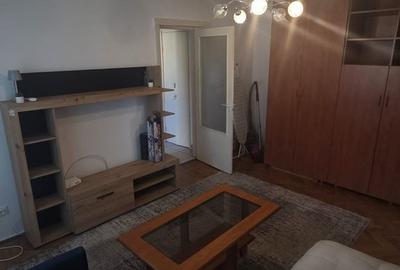 Apartament cu 3 camere semidecomandat în Central - 3