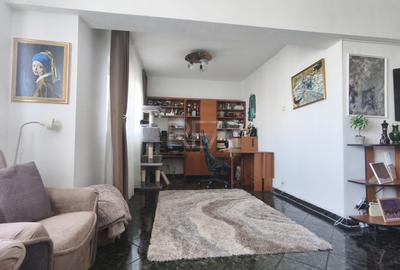 Apartament cu 4 camere decomandat, mobilat în Păcii