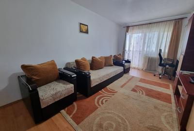 Apartament cu 2 camere semidecomandat, mobilat în 13 Septembrie