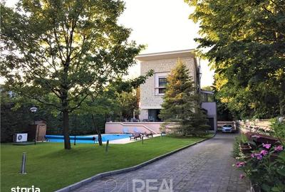 Casă cu 7 camere cu Teren 1500 Mp în Central