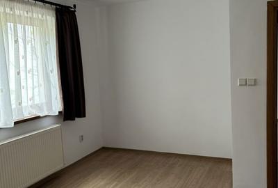 Casă cu 8 camere cu Teren 250 Mp în Tei - 14