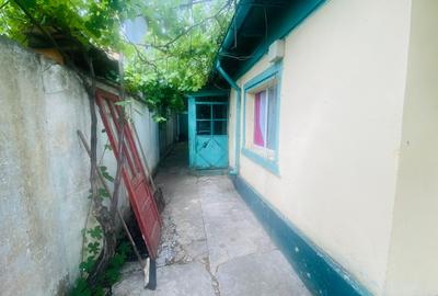 Casă individuală cu 4 camere cu Teren 250 Mp în Km 5 - 1
