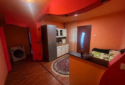 Apartament cu 2 camere decomandat în Craiovița Nouă