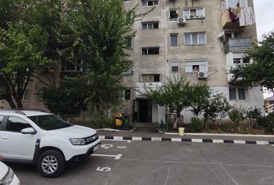 Apartament cu 3 camere semidecomandat în Sălaj